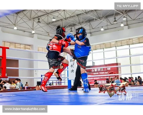 全国自由搏击俱乐部联赛16岁少年重拳击倒成年选手震撼全场